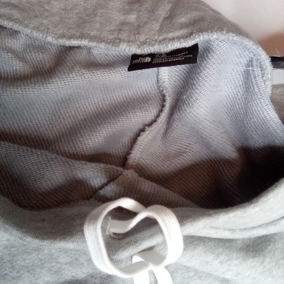 Women's The North Face Gray Shorts, Sz. XLarge - Picture 11 of 11